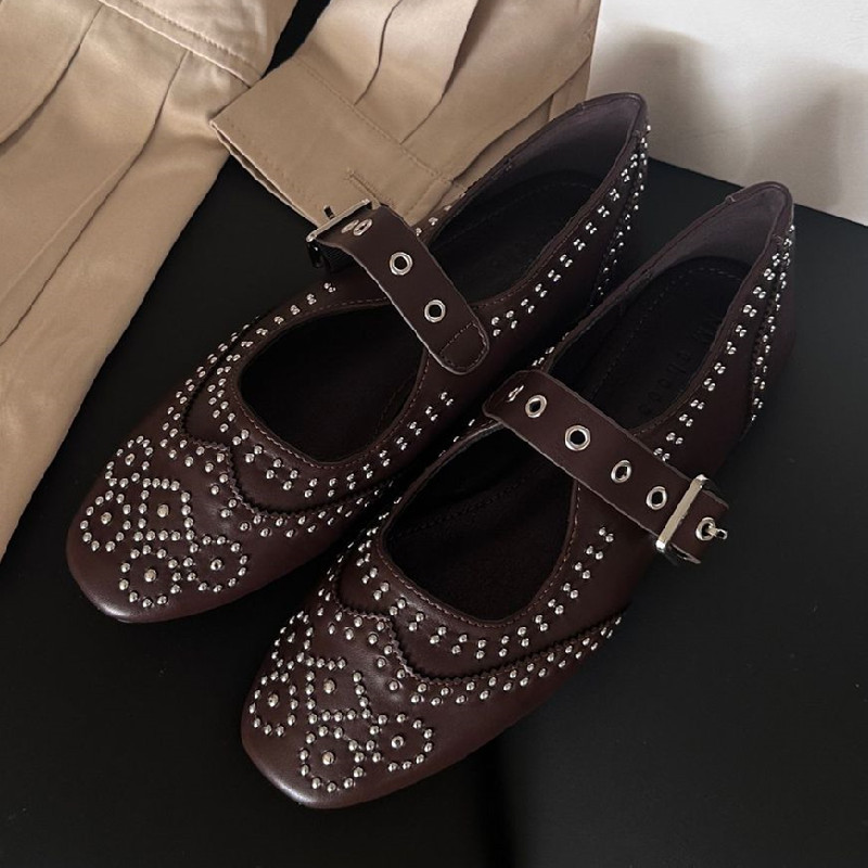 レトロリベットバックルデザインフラットシューズ レディース  - Women Fashion Designer のレビューと価格