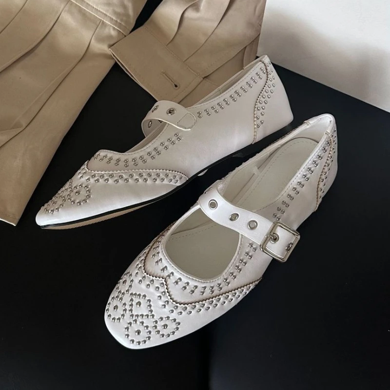 レトロリベットバックルデザインフラットシューズ レディース  - Women Fashion Designer のレビューと価格