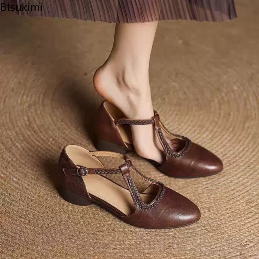 新しい夏の女性のレトロな中空アウトパンプスファッションレザー - Women'S Fashion Sandals のレビューと価格