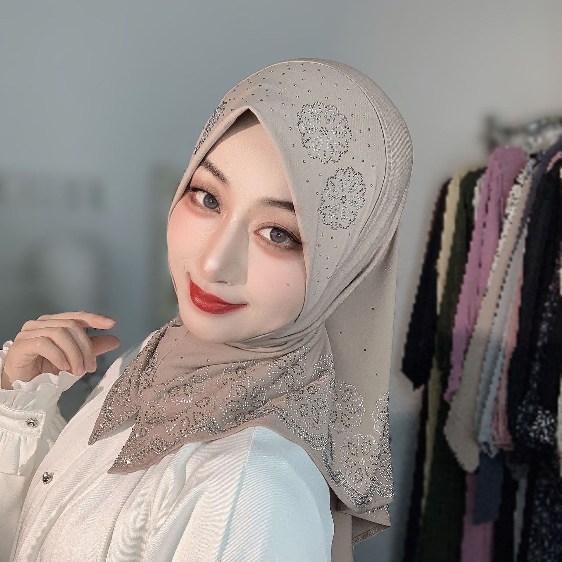 既製服ムスリムヒジャブ女性用ラインストーン花柄デザインソフト - Women Fashion Designer のレビューと価格