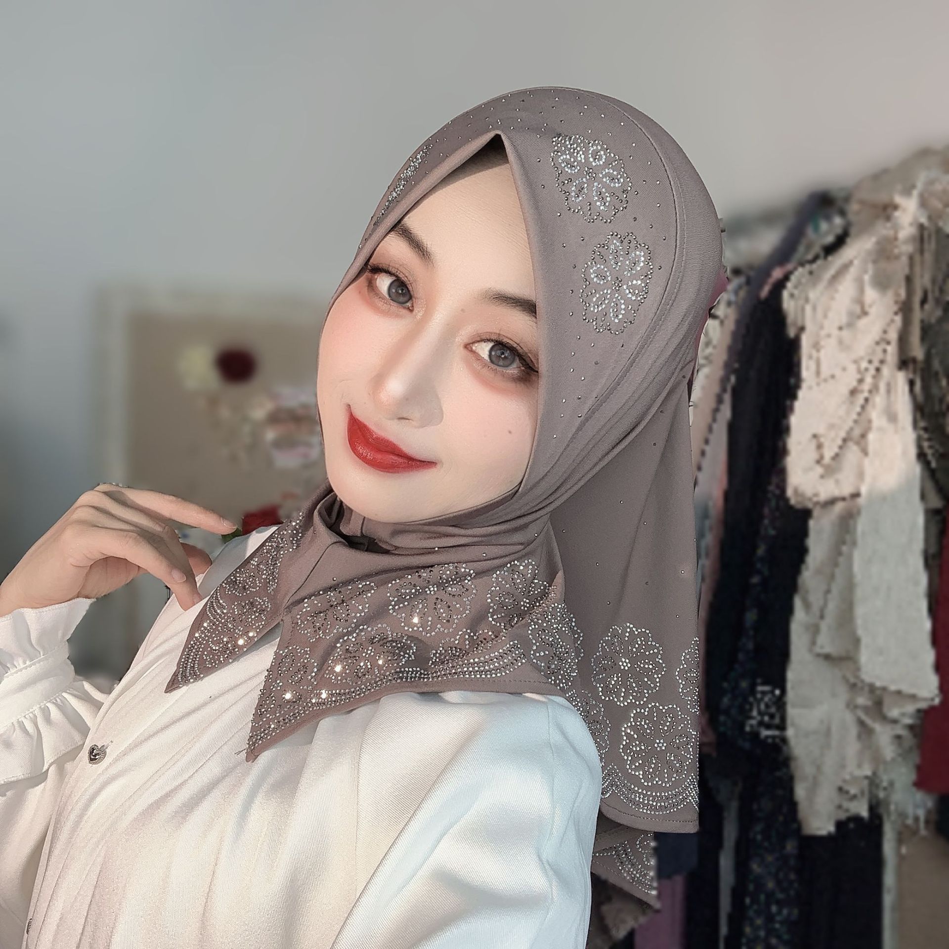 既製服ムスリムヒジャブ女性用ラインストーン花柄デザインソフト - Women Fashion Designer のレビューと価格