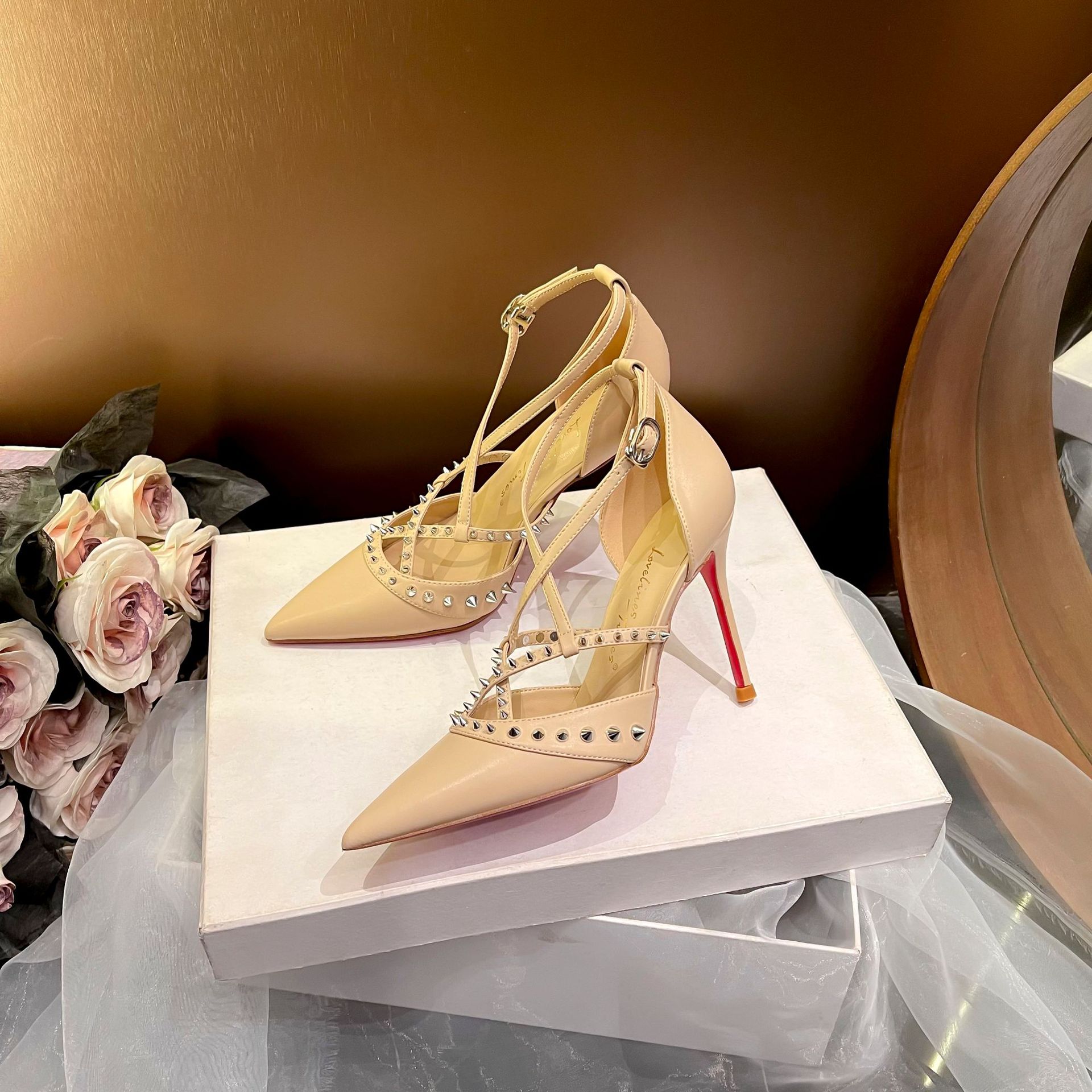 レトロな女性の靴サンダルスティレットヒールスーツ女性ベージュ - Women'S Fashion Sandals のレビューと価格