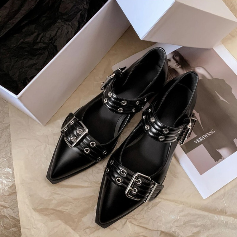 女性の靴デザイナーの高級ローヒールパンプスバックルファッショ - Women'S Fashion Sandals のレビューと価格