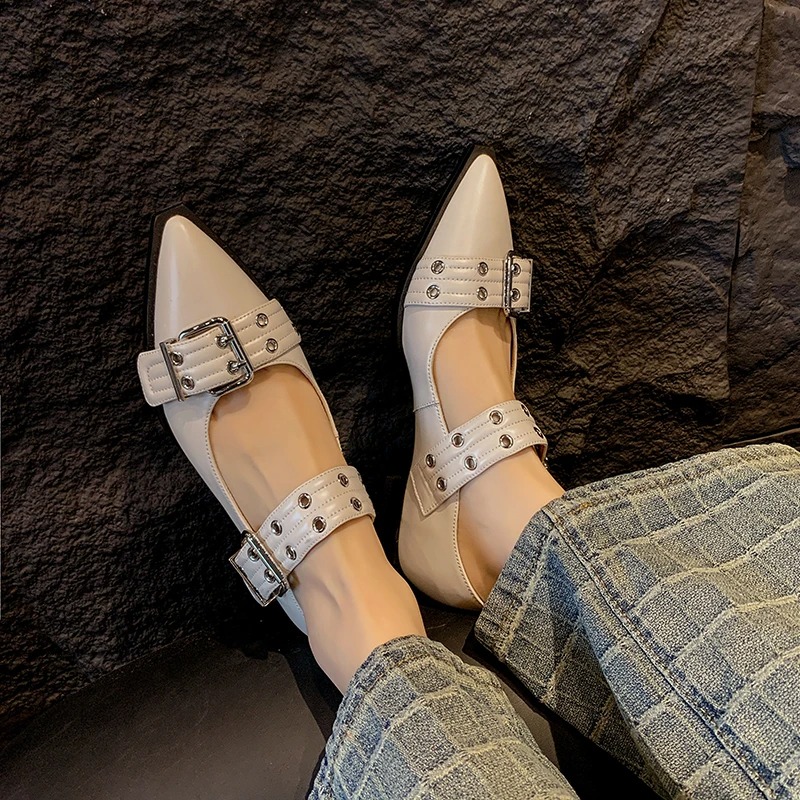 女性の靴デザイナーの高級ローヒールパンプスバックルファッショ - Women'S Fashion Sandals のレビューと価格